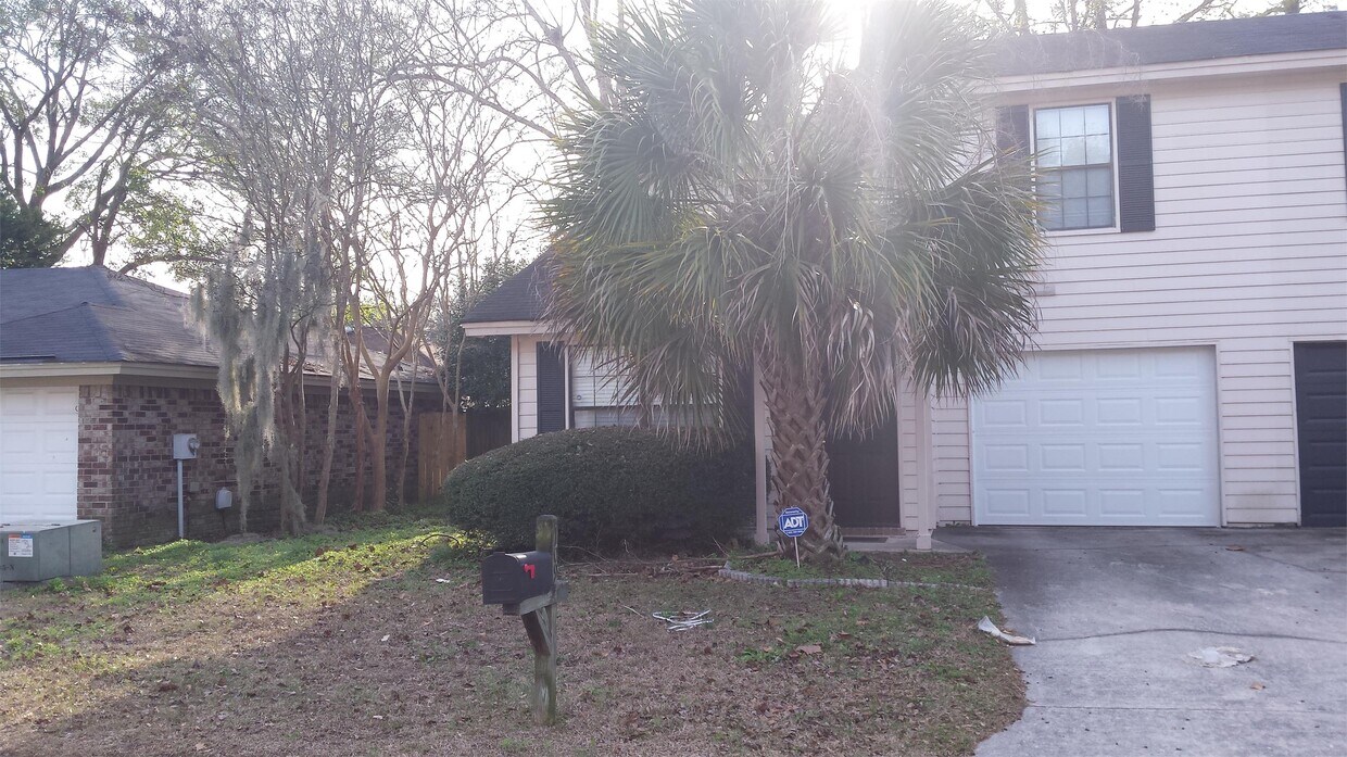Foto principal - 109 Fox Chase Rd