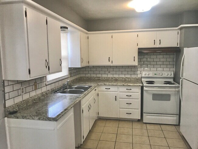 Building Photo - Nice House Close to Shopping & Entertainment
