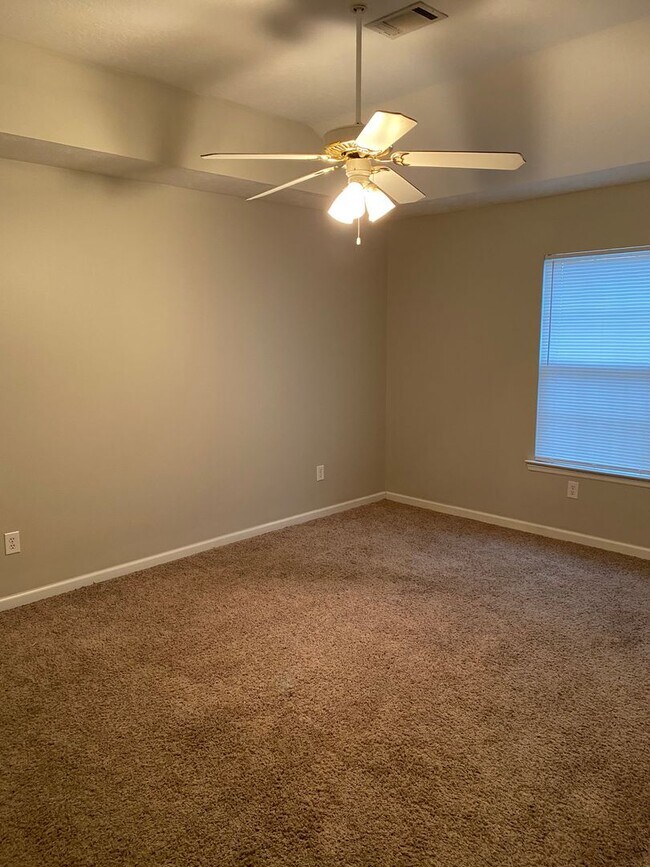 Building Photo - Coming Soon!! 2 bedroom 2 bathroom townhom...