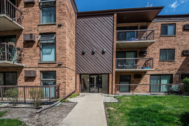 Building Photo - 5525 N Chester Ave