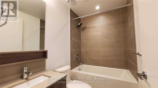 Photo du bâtiment - 898 Portage Pkwy