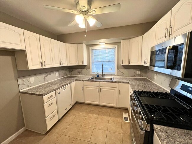 Building Photo - 2805 Big Bend Dr