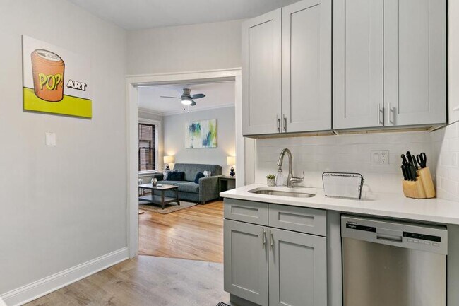 Foto del edificio - 1 bedroom in Chicago IL 60657