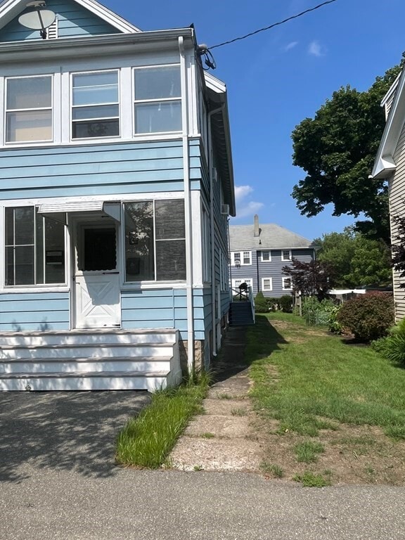 12 Larchmont Rd Unit 1, Salem, MA 01970 Room for Rent in Salem, MA