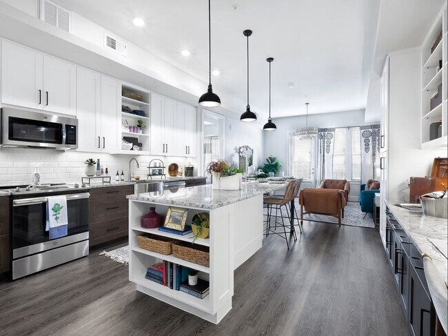 Foto del edificio - 13500 Lyndhurst St