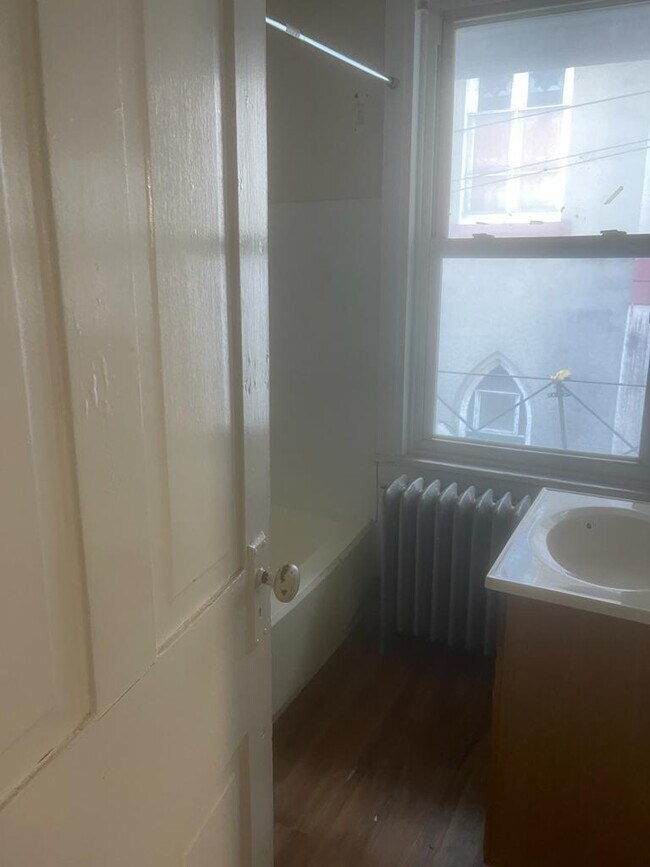 Building Photo - 27 S 11th St