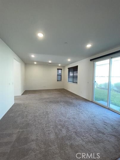 Foto del edificio - 896 Tierra Dr