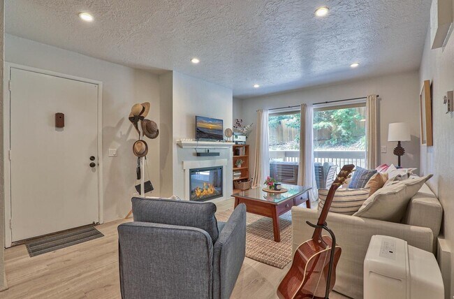 Foto del edificio - 3107 Golden Oaks Ln