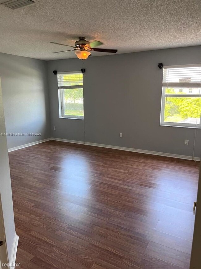 Foto del edificio - 3 br, 2.5 bath House - 19257 NW 14th St