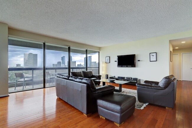 Foto del edificio - 49 Briar Hollow Ln