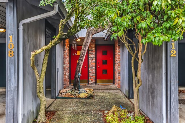 Building Photo - 108 108th Ave SE
