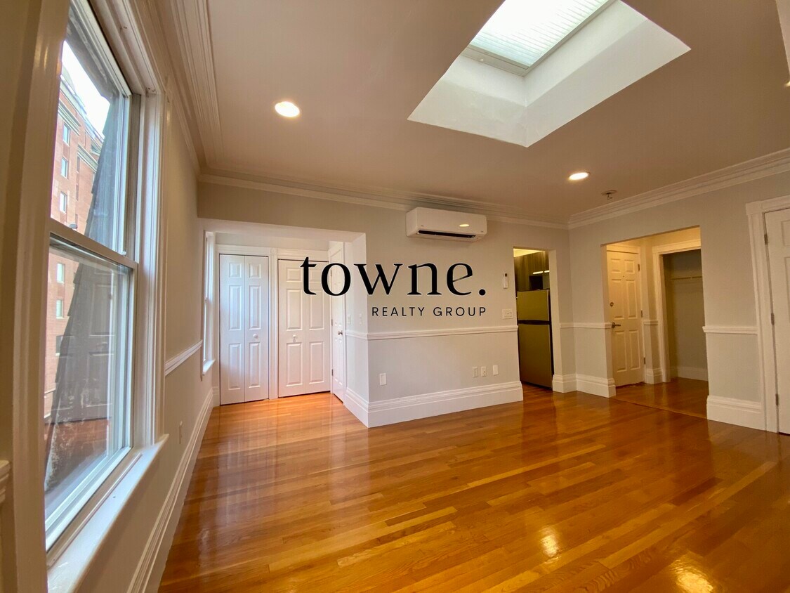 Foto principal - 215 Newbury St
