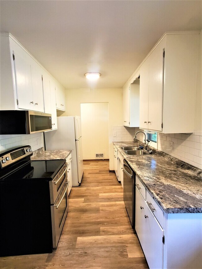 Building Photo - 757 Terrace Dr