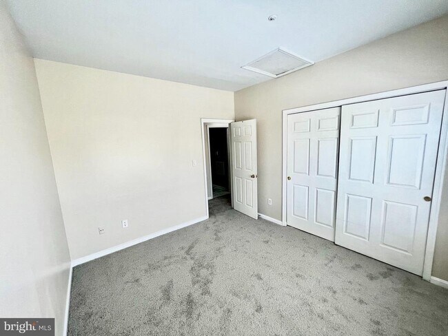 Building Photo - 13901 King George Way