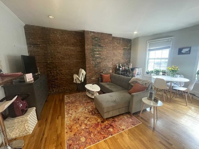 Building Photo - 83 Waltham St