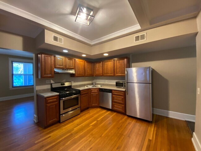 Foto del edificio - Renovated huge 2br/1ba in Shaw neighborhood,