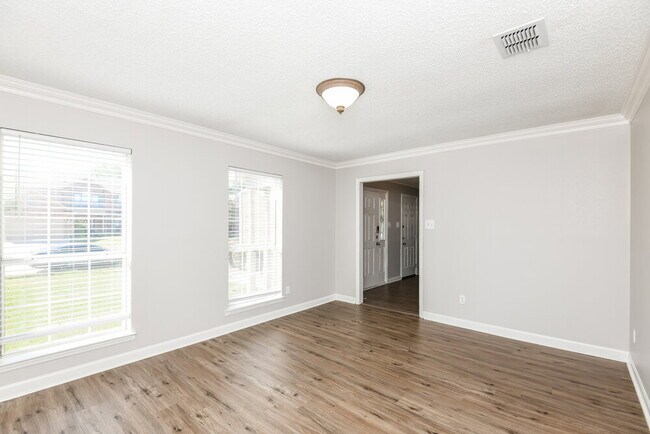 Building Photo - 5429 Crater Lake Dr