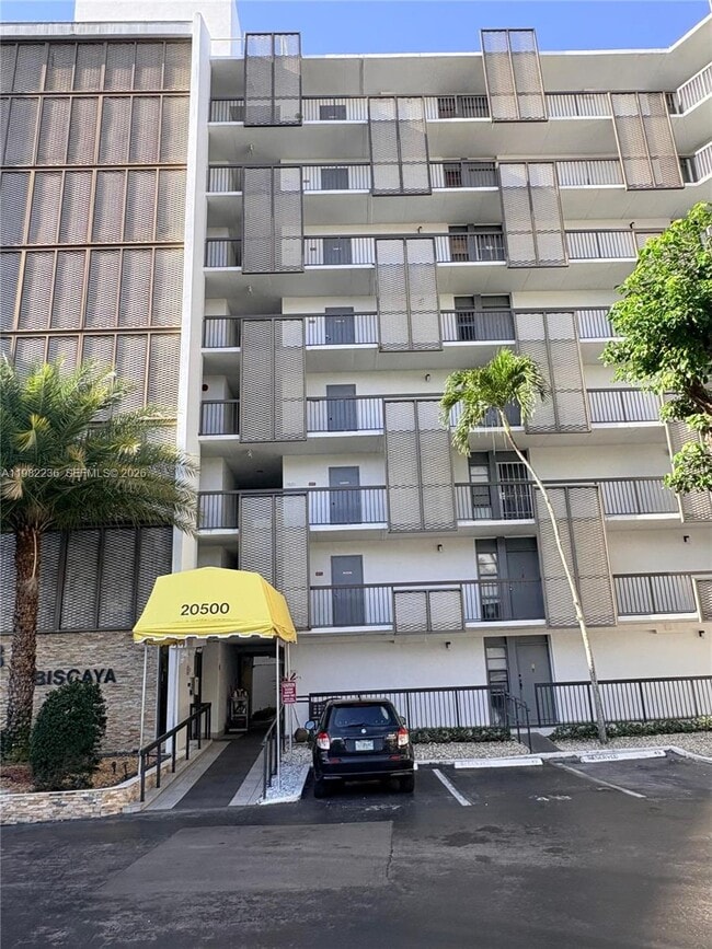 Building Photo - 20500 W Country Club Dr