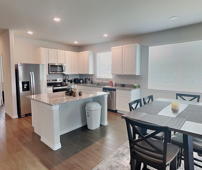 Foto del edificio - Like-New 2024 Build with Office, Game Room & Designer Finishes in Prime Fort Worth Location!