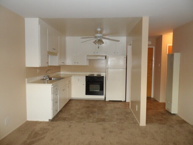 Kitchen - 1014 Woodside Rd
