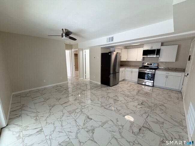 Building Photo - 267 Branford Rd