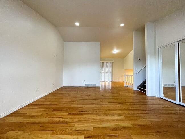 Building Photo - Renovated 3 bedroom 2 bathroom home in quiet Arvada neighborhood! Available NOW!!