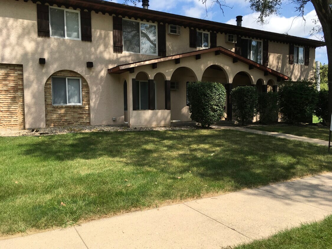 446 Femrite Dr, Monona, WI 53716 Apartments in Monona, WI