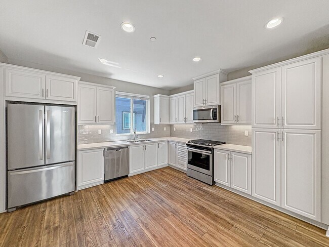 Foto del edificio - Stunning Escondido 3BR/2.5BA Home Availabl...