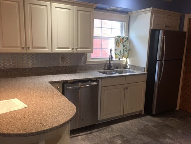 Building Photo - Ranch home located in Henry Clay subdivision   20260804
