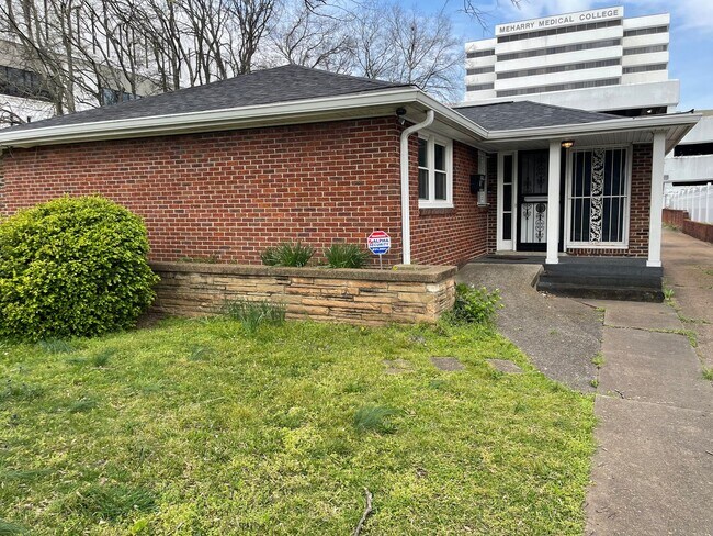 Building Photo - Downtown Nashville Charming Traditional Home