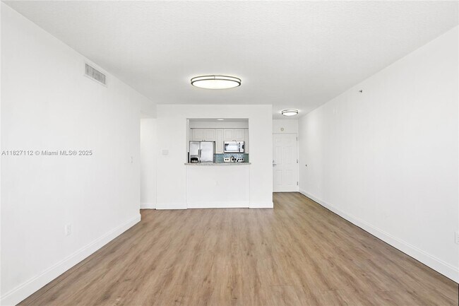 Foto del edificio - 900 SW 8th St