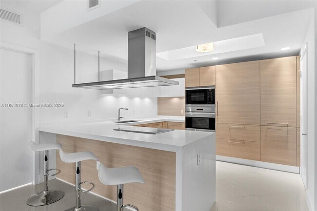 Building Photo - 17301 Biscayne Blvd
