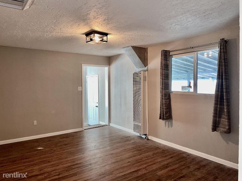 Primary Photo - 2 br, 1 bath Townhome - 1168 N Gladstone Ave