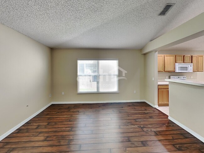 Foto del edificio - 1683 Sorento Cir