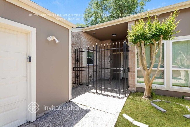 Foto del edificio - 4515 Hidden Springs Dr