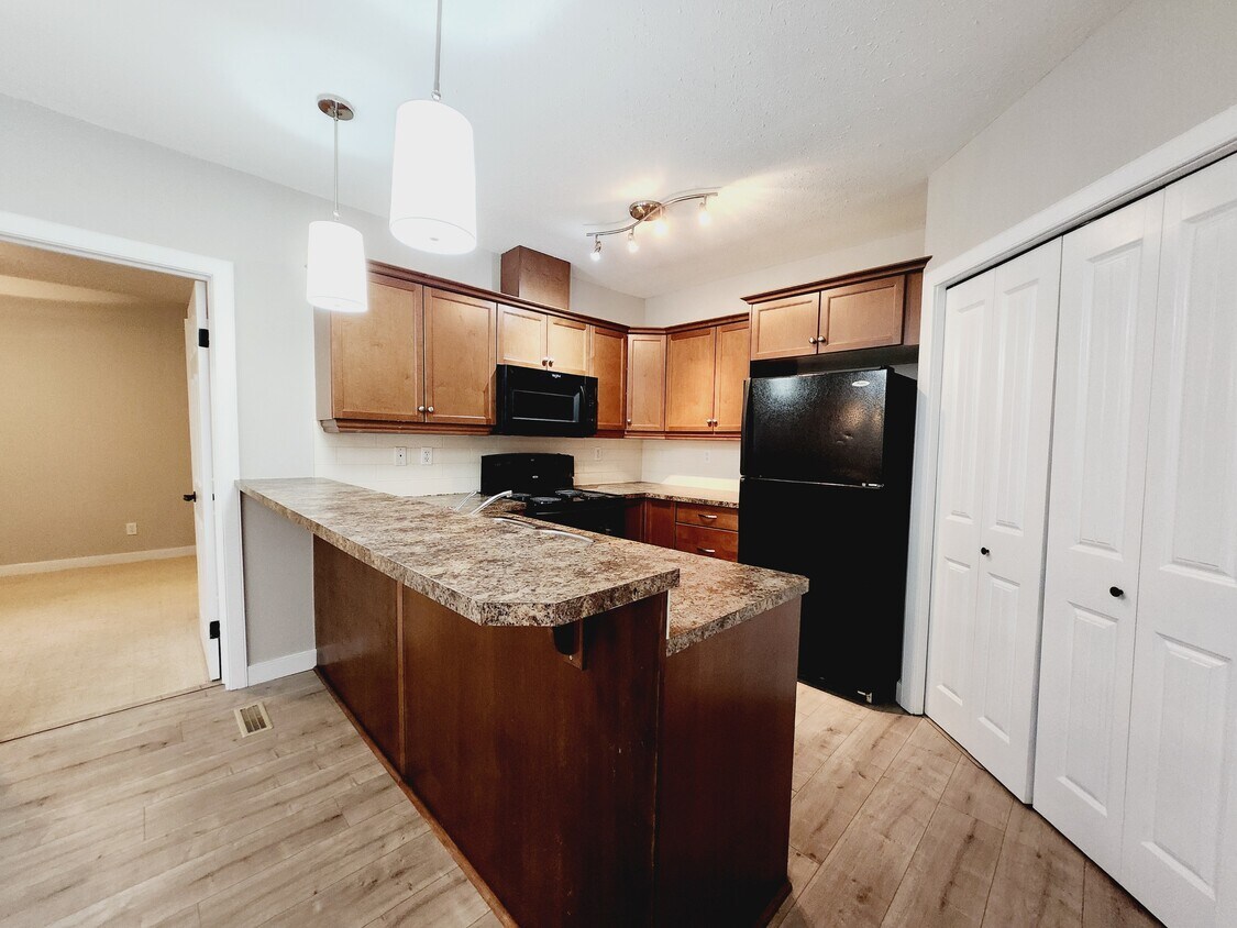 Primary Photo - 2565 Hanna Crescent NW