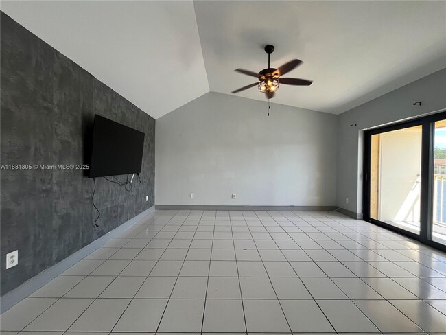 Foto del edificio - 450 NW 214th St