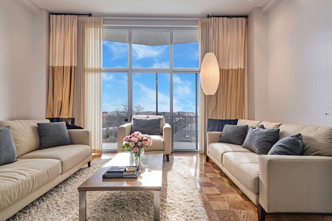 Foto del edificio - 1200 N Nash St