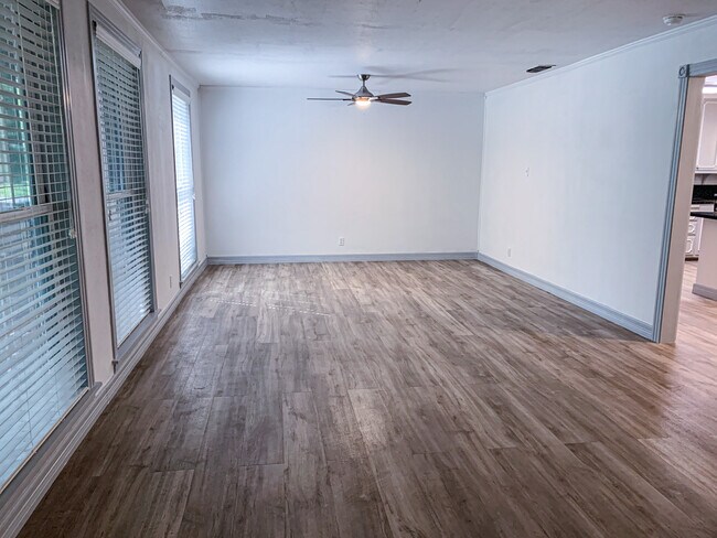 Building Photo - 1221 N Neblett St