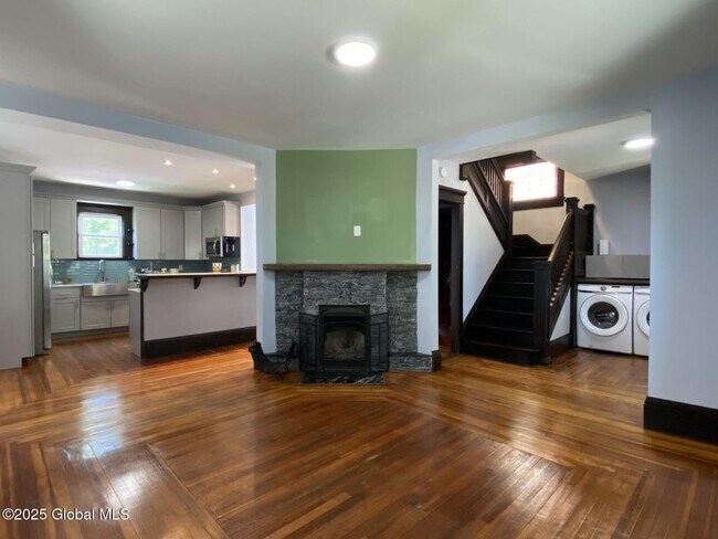 Foto del edificio - 2134 Fairview Ave