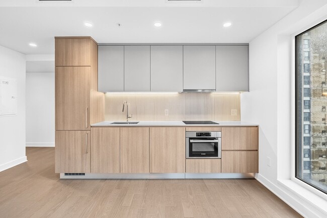 Building Photo - 1518 Rue Sherbrooke O