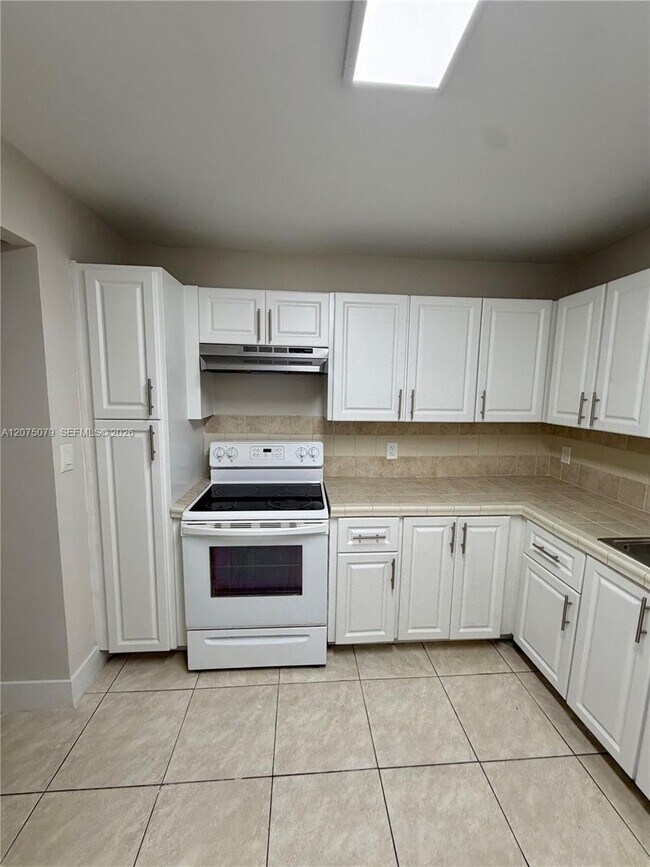 Foto del edificio - 2025 NE 164th St