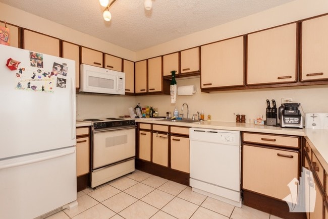 Building Photo - 2750 N Hampden Ct