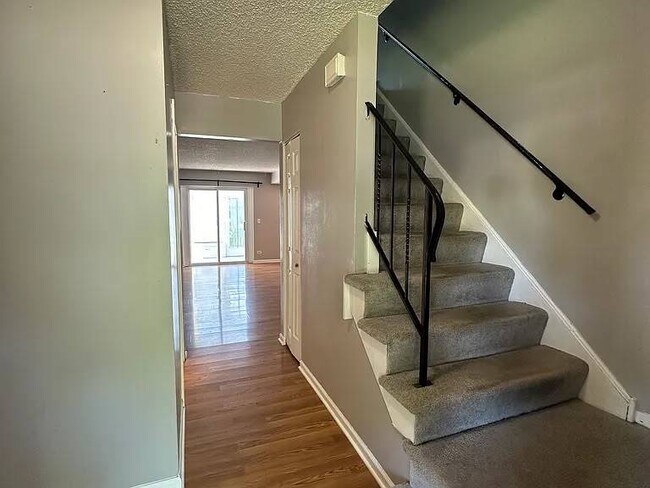 Foto del edificio - 1741 Bell Dr