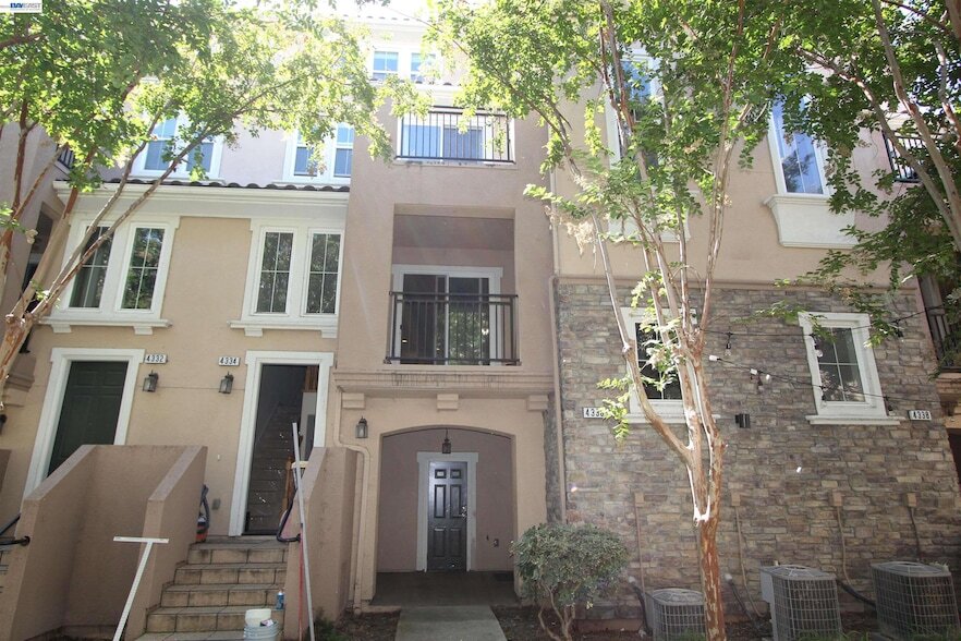 Foto del edificio - 4336 Fitzwilliam St