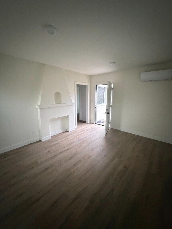 Foto del edificio - 8305 Bennett Ave