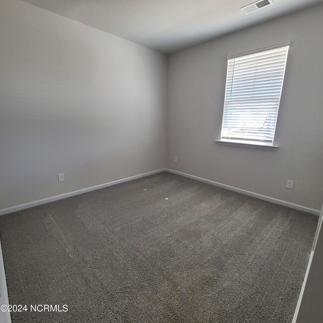 Building Photo - 7136 Foxhollow Ln