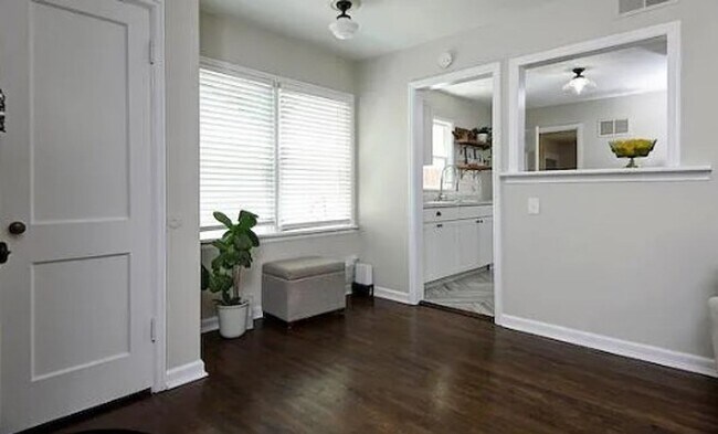 Building Photo - LEASING