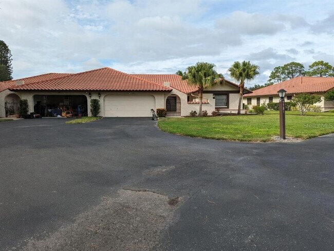 Foto del edificio - 5581 Golf Pointe Dr