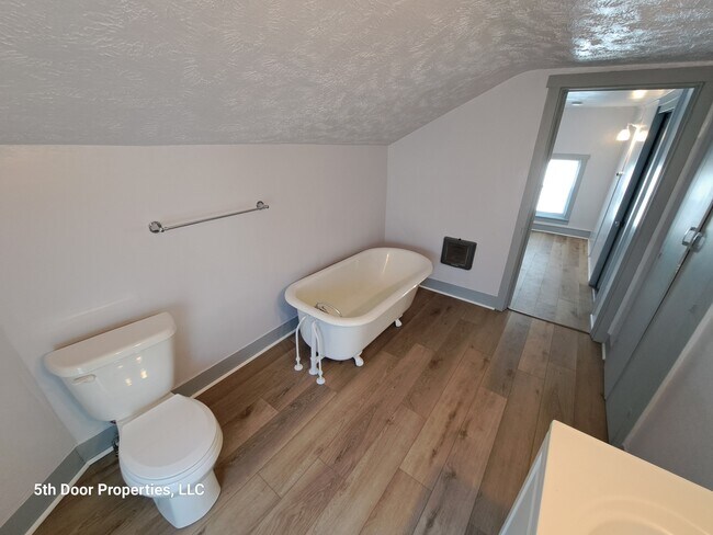 Upstairs bathroom - 716 E Main St